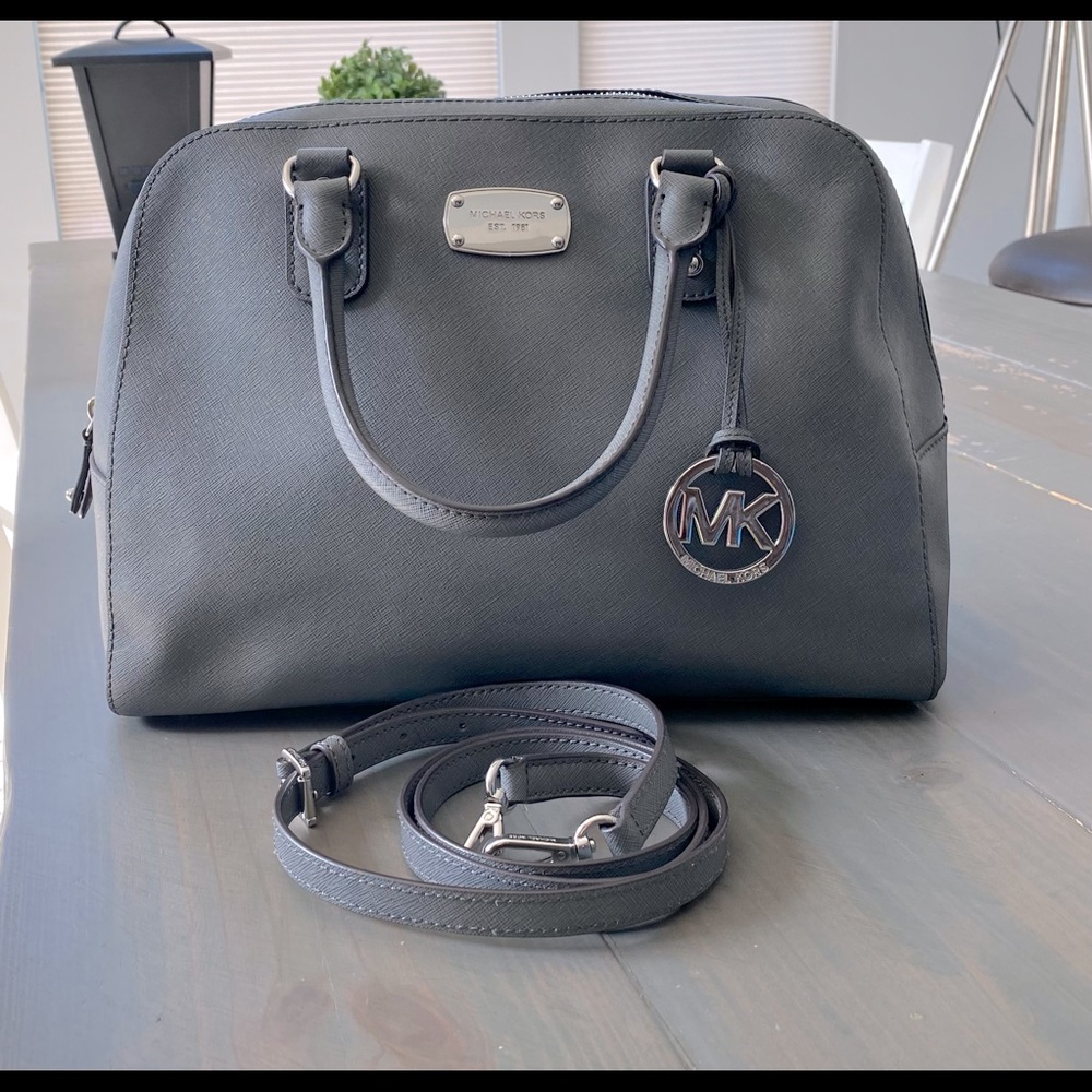 Gorgeous Medium size Michael Kors Handbag with removable cross body strap